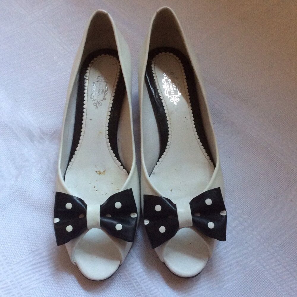 Lulu Guinness fun black and white polka dots bow heeled shoes size 9.5